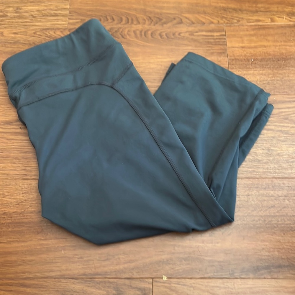 Women’s Capri Leggings with Interior Pocket